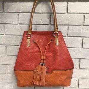 GUESS TOTE/SHOULDER BAG WITH DRAWSTRING FRINGED CLOSURE